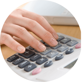 電卓を使用している人